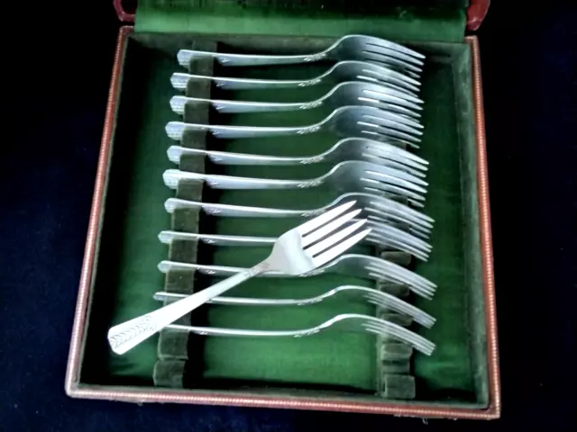 Coffret de 12 fourchettes à gâteaux Silver Plate Vernon Modèle Romford 1939