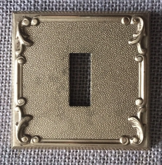Cache Plastron Bronze Pour Interrupteur Ancien Neptune Legrand N°1 - Occasion, Bon état Général