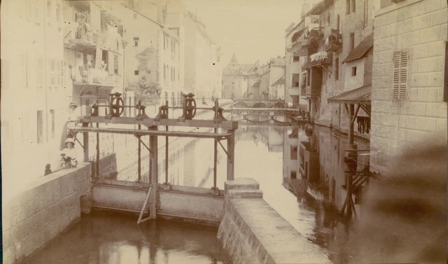 France, Annecy, Les vieilles maisons de l&#039;Ile, 1908, Vintage citrate print
