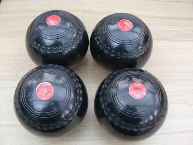 Thomas Taylor Lignoid Lawn Bowls Size 2 Matching Set of 4