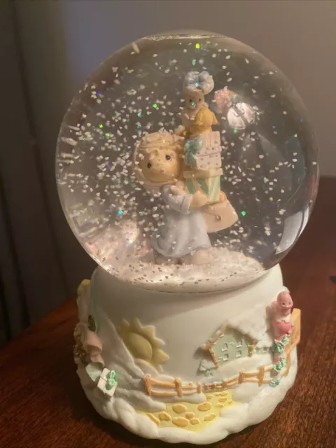 Precious Moments 2001 Jingle Bells Musical Snow Globe Excellent Condition