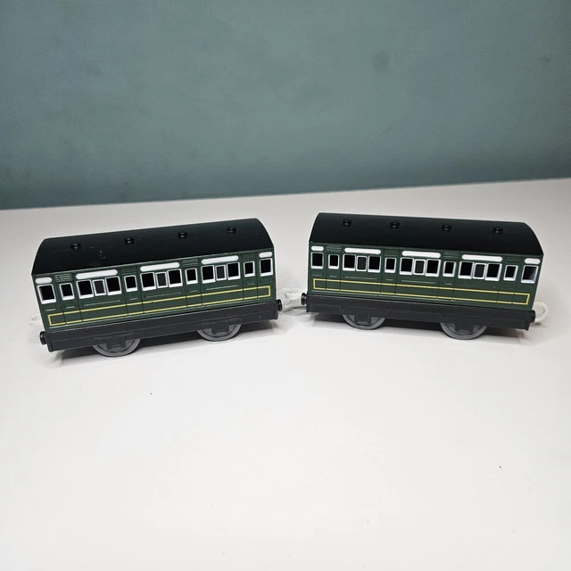 TOMY TRACKMASTER THOMAS the tank engine train set Emily's coaches £8.99 ...