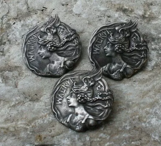 3 très ancien bouton en métal argenté  walkyrie divinité guerrière