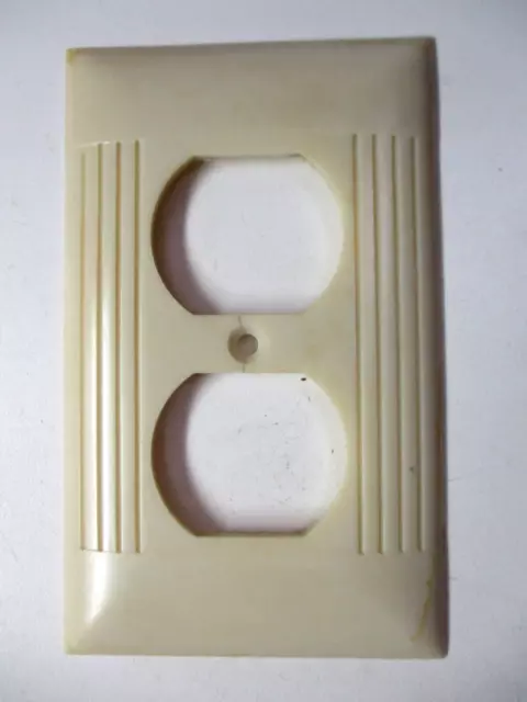 Sierra US D8 Ribbed Lines Ivory Beige Bakelite Outlet Wall Box Plate Cover 1 MCM