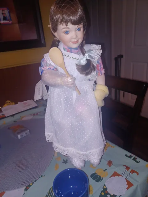 Hamilton Collection Heritage Dolls Elizabeth 19" Porcelain Doll w/Box & COA