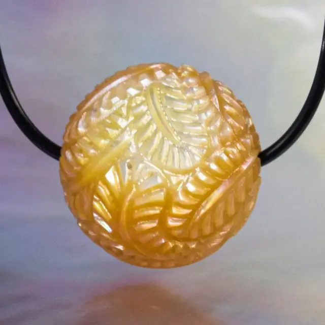 Fern Leaf Design Bead 14.66 mm Carved Mother-of-Pearl Handmade drilled 4.08g