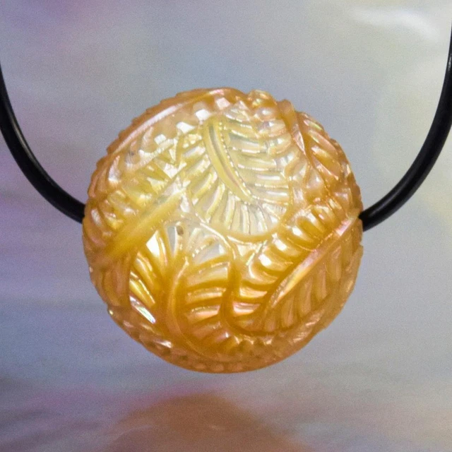 Fern Leaf Design Bead 14.66 mm Carved Mother-of-Pearl Handmade drilled 4.08g
