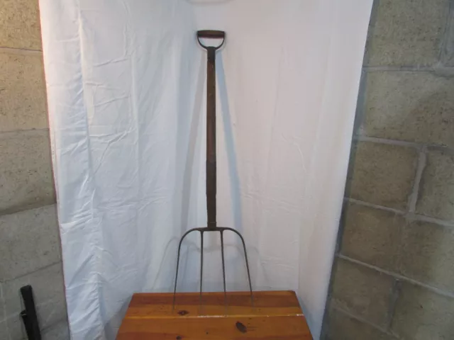 PITCHFORK ANTIQUE VINTAGE TOOL FARM GARDEN PRIMITIVE - 42" LONG= 4 Tine GREAT !!