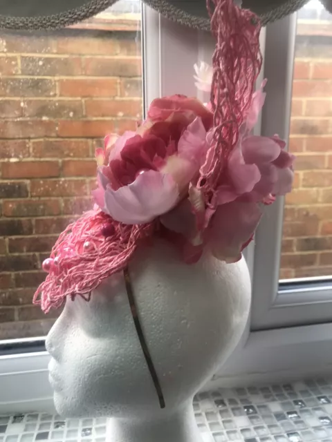 Hermoso sombrero hecho a medida encantador para boda de verano o ascot único en su tipo 3