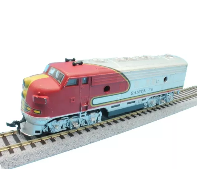 Life-Like Santa Fe HO Scale Locomotive Powered Electric Train Red/Silver