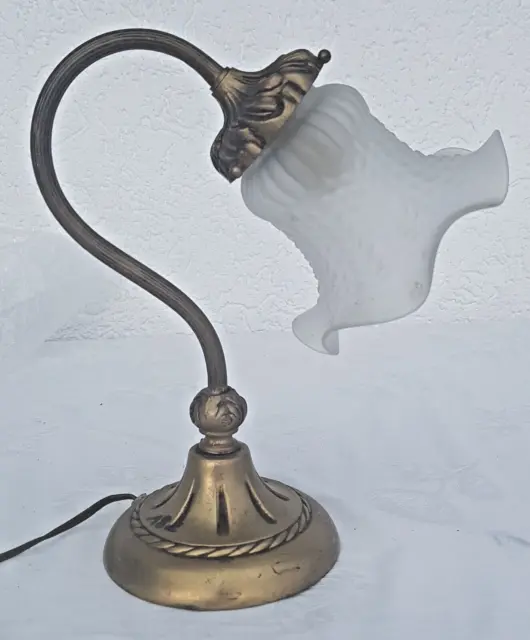 antike Messing Tischlampe mit Glasschirm im Jugendstil aus Frankreich