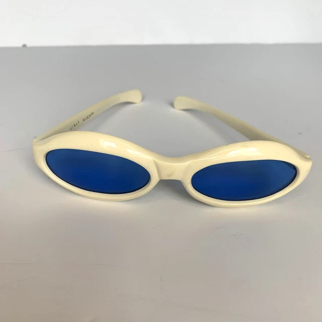 Vintage Willson Women's White Oval Plastic Sunglasses Made in Italy