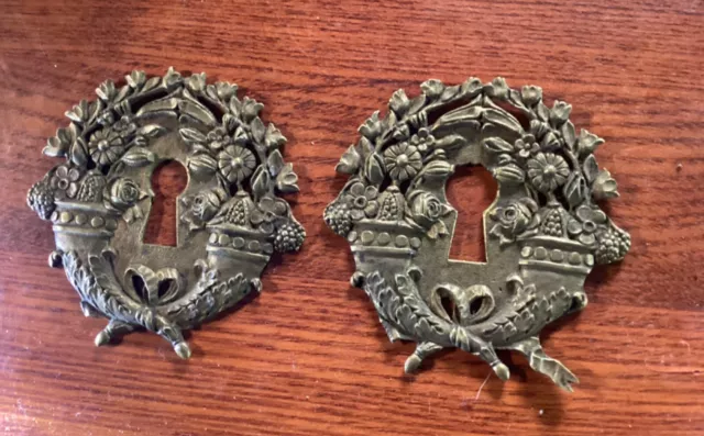 Lot de 2 entrées de clefs anciennes en bronze. 19 eme.