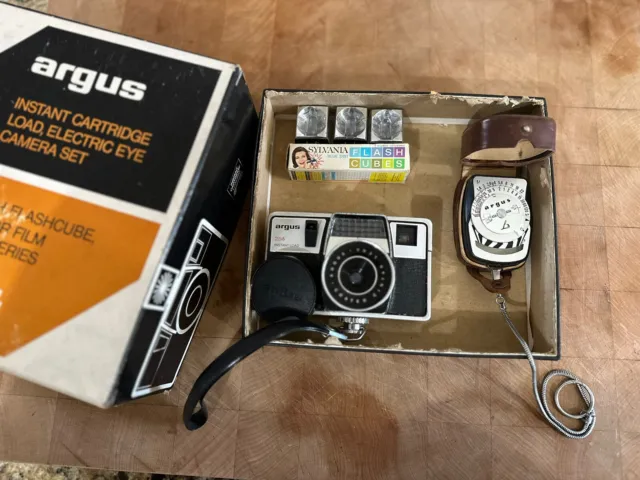 Vintage ARGUS 264 Film Camera, Blue Dot Flash Cube, L3 Light Exposure Meter- BOX