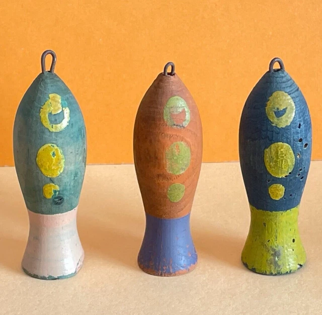 LOT 7 Quilles Et 4 Boules De Jeu Anciennes - Bois Peint - Pièces Pour Restauration