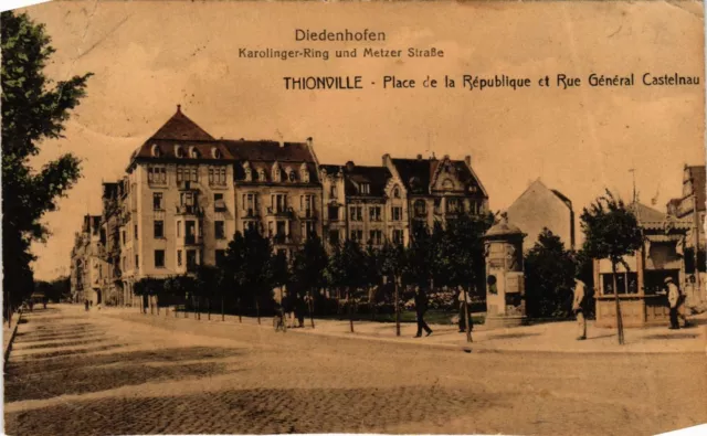 CPA THIONVILLE Place de la République (984542)