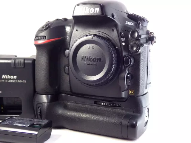 Nikon D800 36.3MP FX Digital SLR Camera Body w/ MB-D12 Battery Grip from Japan F