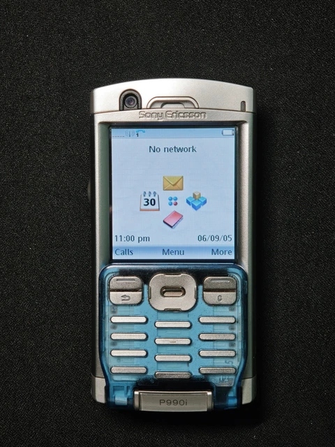 Ancien Téléphone Mobile Ericsson Avec Chargeur - Pour Pièces Ou Déco Vintage