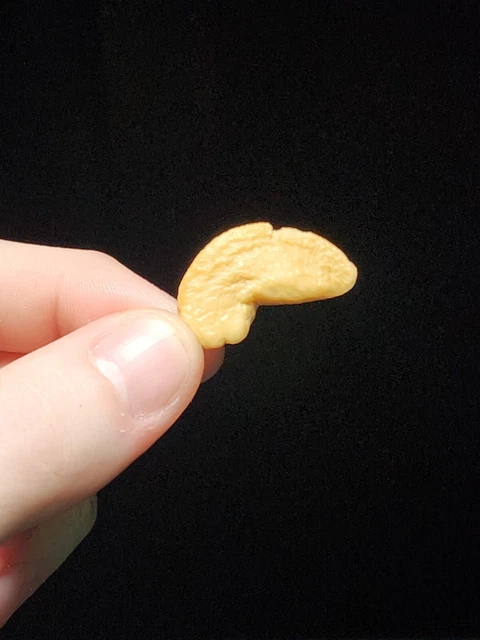 Wiener Shaped Cashew