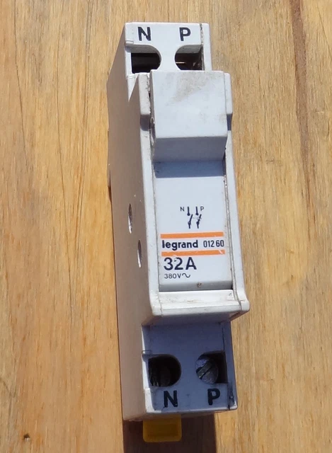 Porte-fusible Coupe-circuit Legrand 20A 400V - Référence 05822, Occasion Testé Fonctionnel