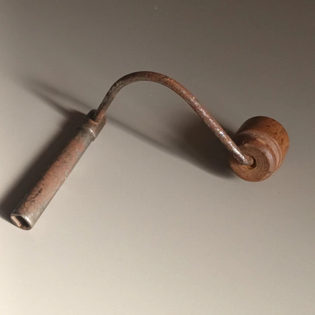 Comment fonctionne une horloge qui se remonte avec une clé ? - L