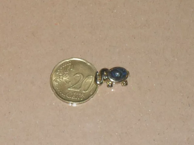 pin's élephant avec 1 imitation pierre bleue