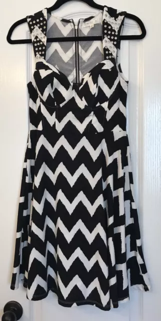 Love Fire Womens Black/White Geometric Zippered Dress in Size M