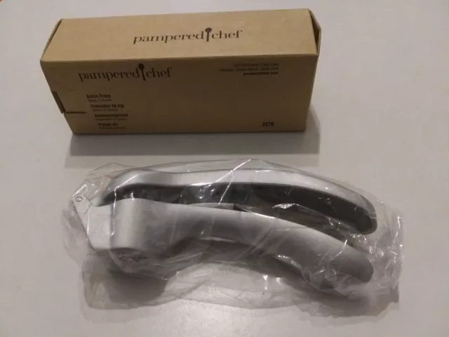 Pampered Chef Garlic Press #2575 With Cleaning Tool And Box