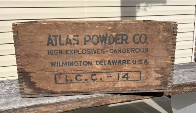 Early Vintage Atlas Powder Co. High Explosives GIANT GELATIN Dovetail Wood Crate