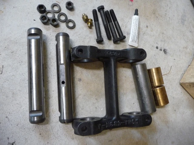 Ford E5HZ-5304-A Spring Shackle Kit