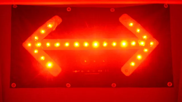 TDA30LB TRAFFIC DIRECTION ARROW MAT FLASHING 26RED 4AMBER LED REFLECTIVE 3x AA 2