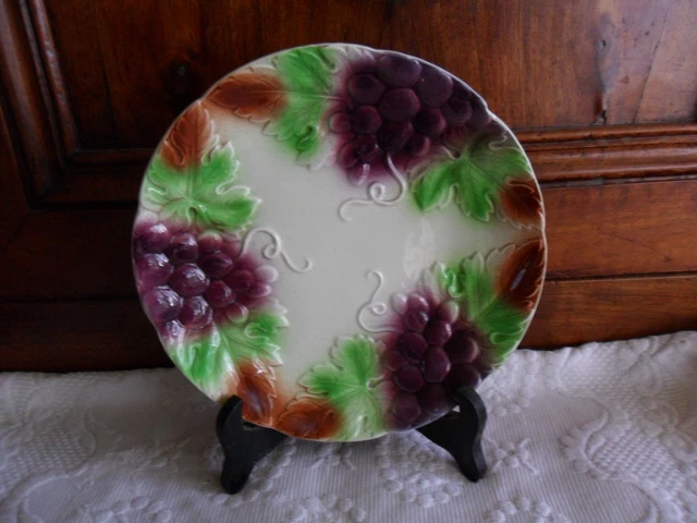 Ancien Coupe-fruits En Barbotine - Décor Grappes De Raisin Et Feuille De Vigne - Occasion