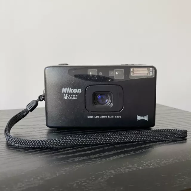 Nikon AF 600 Panorama Point & Shoot Kompaktkamera