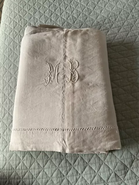 drap ancien .Métis .monogramme MB . Jour échelle .  N57°