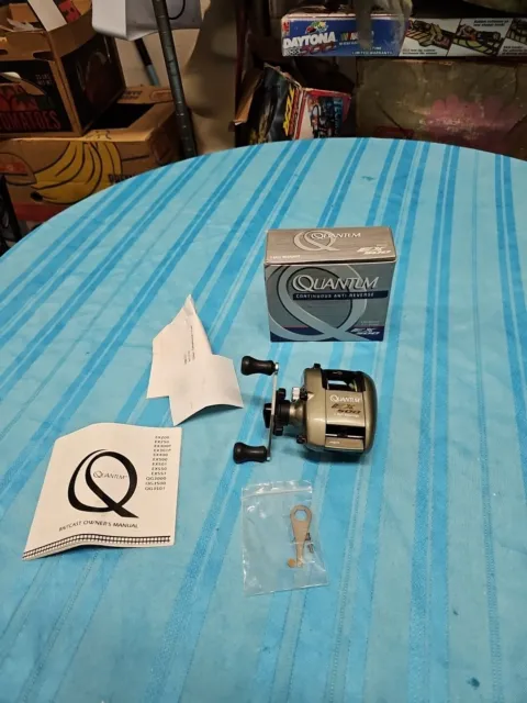 Bass Fishing with a Baitcaster from 1984! QUANTUM 1310 MG by Zebco 