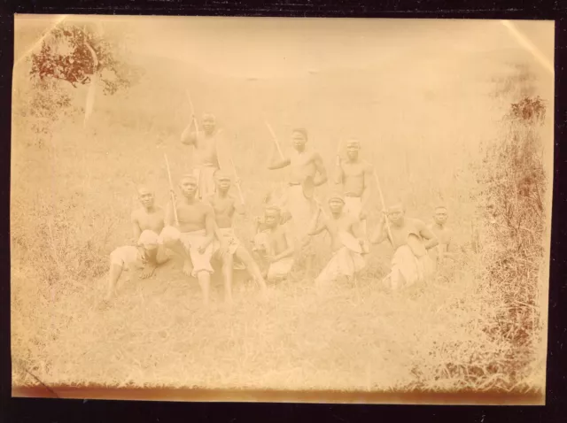 photo ancienne . Afrique . guerriers . chasseurs  . vers 1890/1900