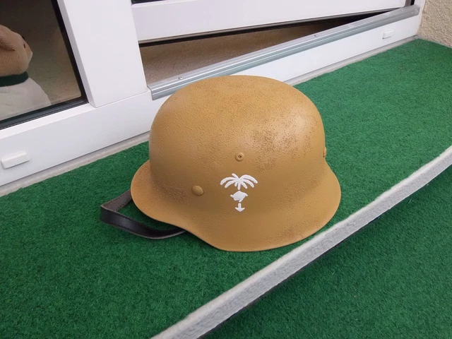 Stahlhelm met. lllo. innenfutter und kinnriemen aus leder
