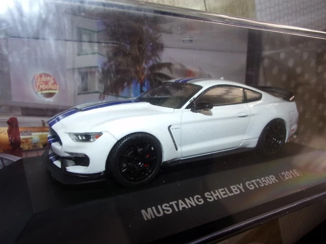 Cadre Photo Ford Mustang GT350R échelle 1/43 - Bois - 3 Photos