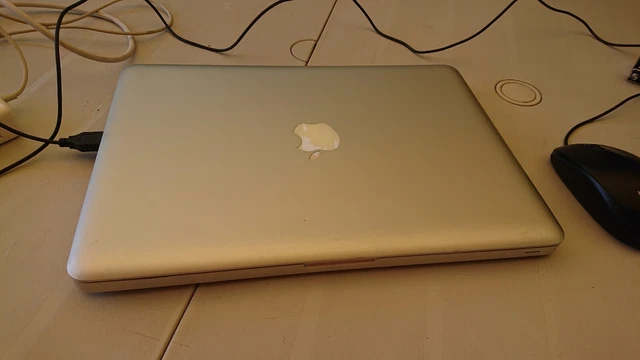 Apple MacBook Pro 13" (SSD 256GB, Intel Core i5, 2.3 GHz, ram 8GB ddr3)