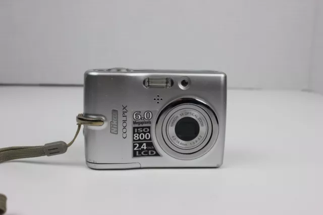 Nikon COOLPIX L11 6.0MP Ultra Compact Digital Camera Silver TESTED Working