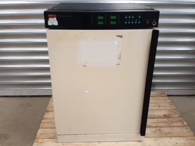 NAPCO Water-Jacketed CO2 Laboratory Incubator Model no. 7101 Lab