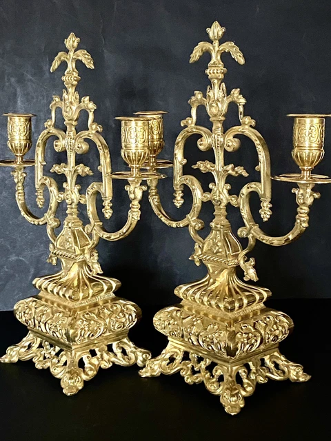 Chandelier à 5 feux en bronze doré à riche décor de rinceaux - Enchères