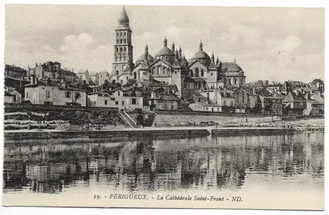 CPA " PERIGUEUX - La Cathédrale Saint-Front