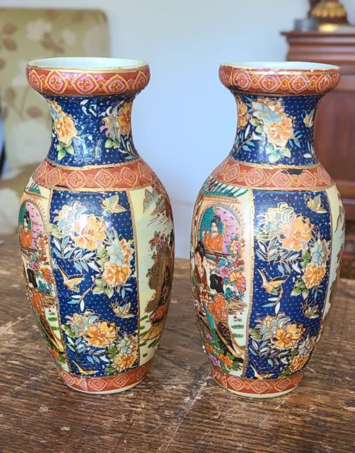 Beautiful Pair of Chinese Geisha Vases 6 inches tall