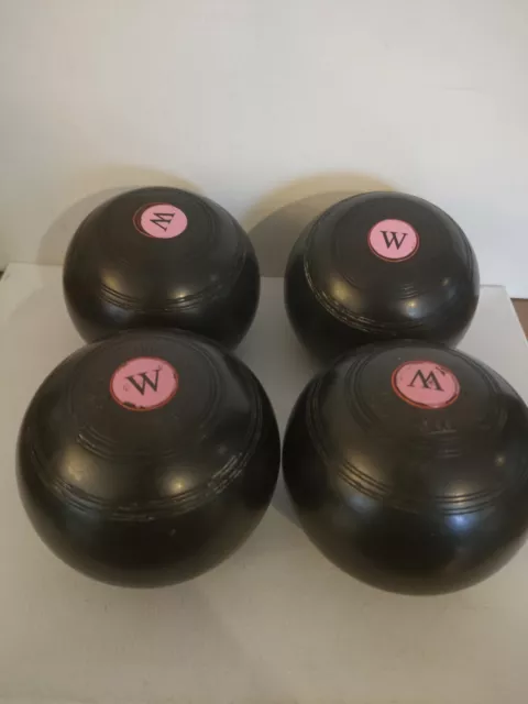 Thomas Taylor Lignoid Lawn Bowls Size 5 With Carry Bag