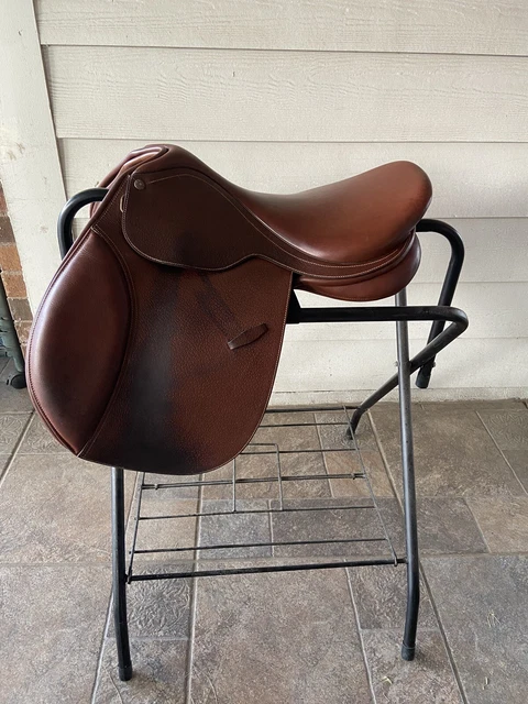 17” Collegiate Convertible Close Contact Saddle