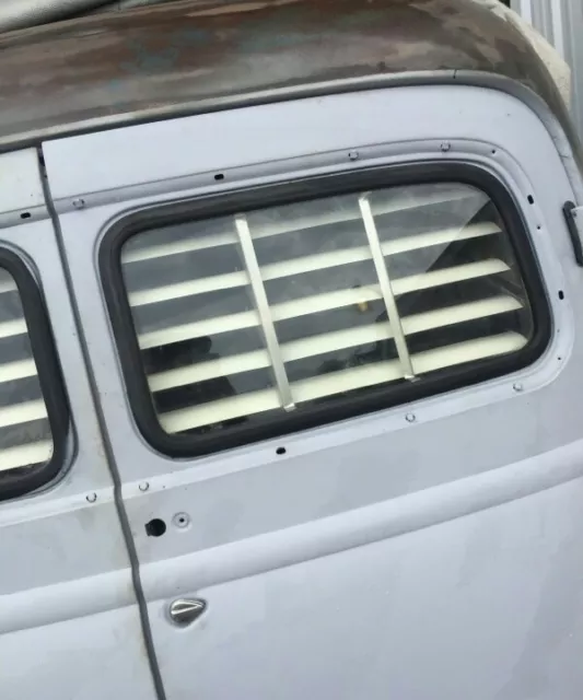 1949-1952 Chevy Suburban Barn Door / Panel (Gm) Venetian Blinds 3