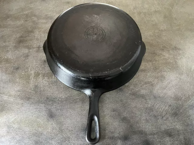 Griswold Cast Iron Skillet #9 Small Block Logo, 11-1/4 Inch
