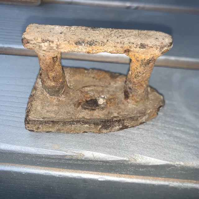 ANCIEN PETIT FER À Repasser Les Dentelles En Fonte - Décor D