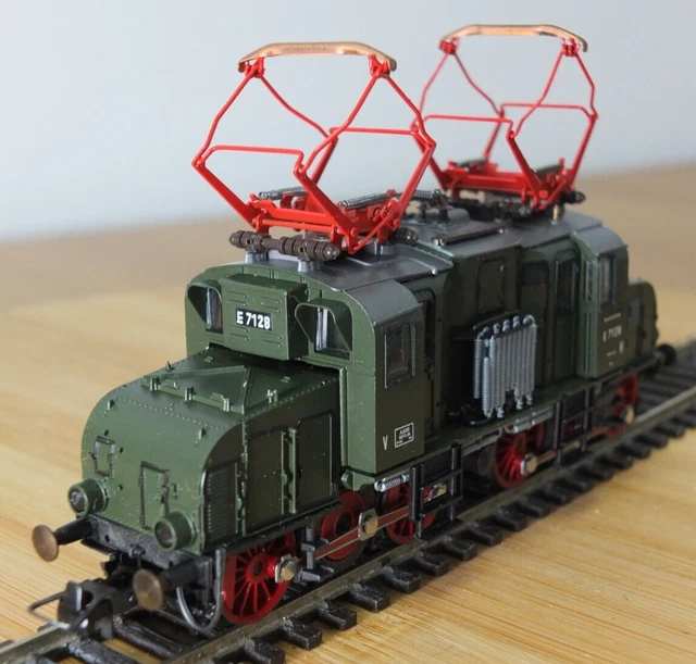 Roco 43514 HO E-Lok BR 71 DRG Ep.II » Modellbahn Nütz